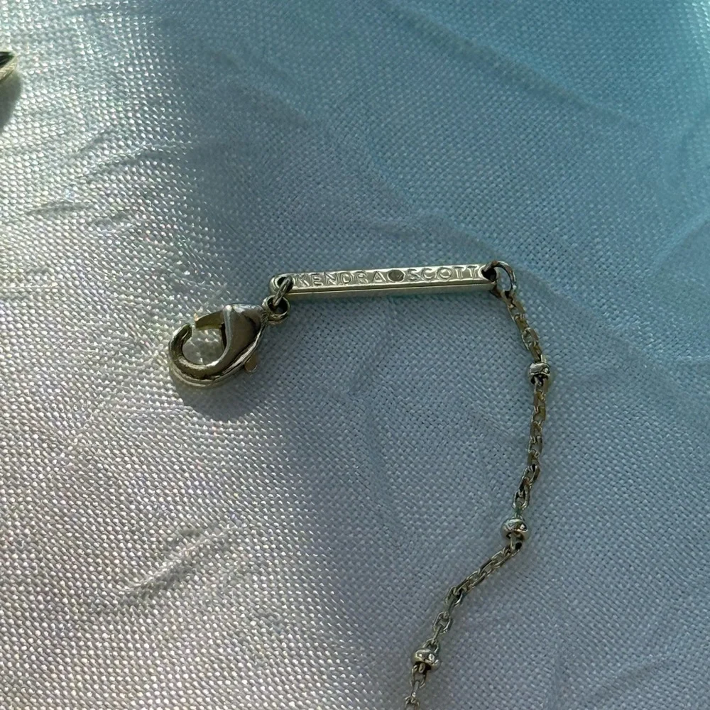 Kendra Scott Elegant Gold Heart Pendant Necklace - Picture 5 of 8